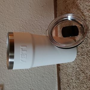 26oz YETI rambler with mag lid